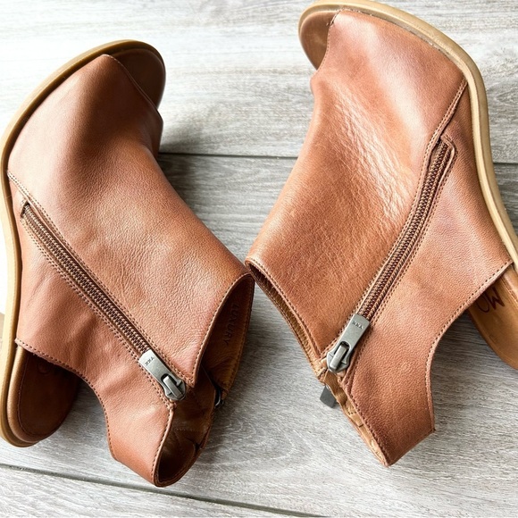 Moda in Pelle Tan Leather Open Toe Double Zippers Cut Out Booties - Picture 8 of 14